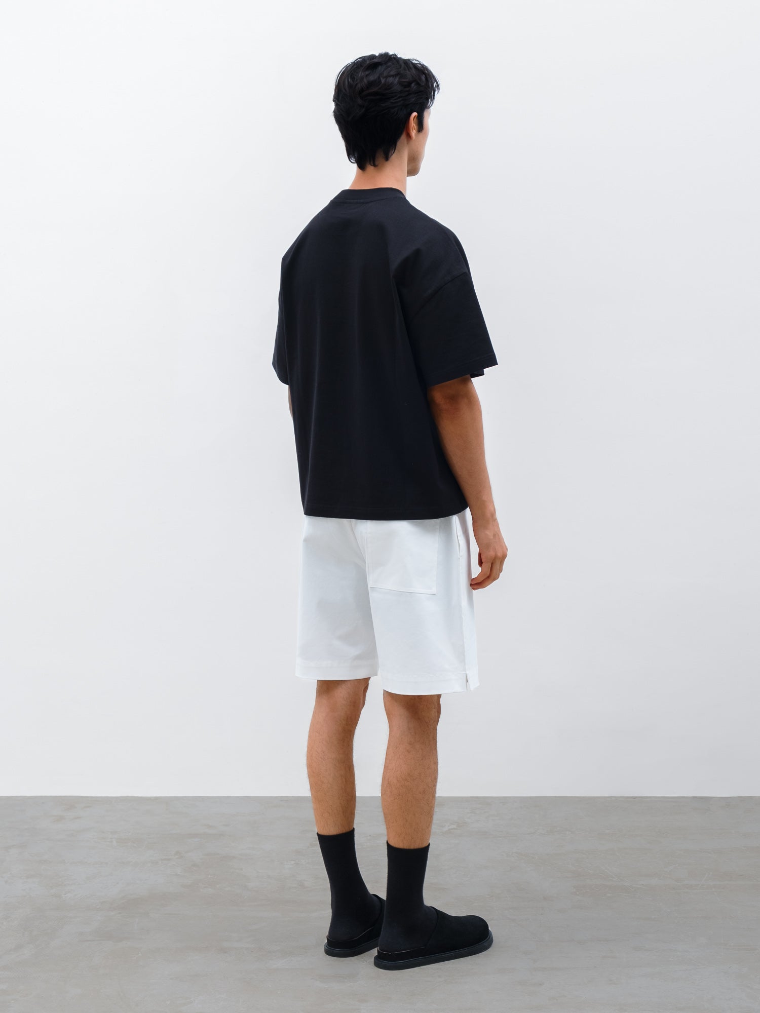 Men Cale Oversized Relaxed Crew Neck T-shirt in Black and Casel Short in White