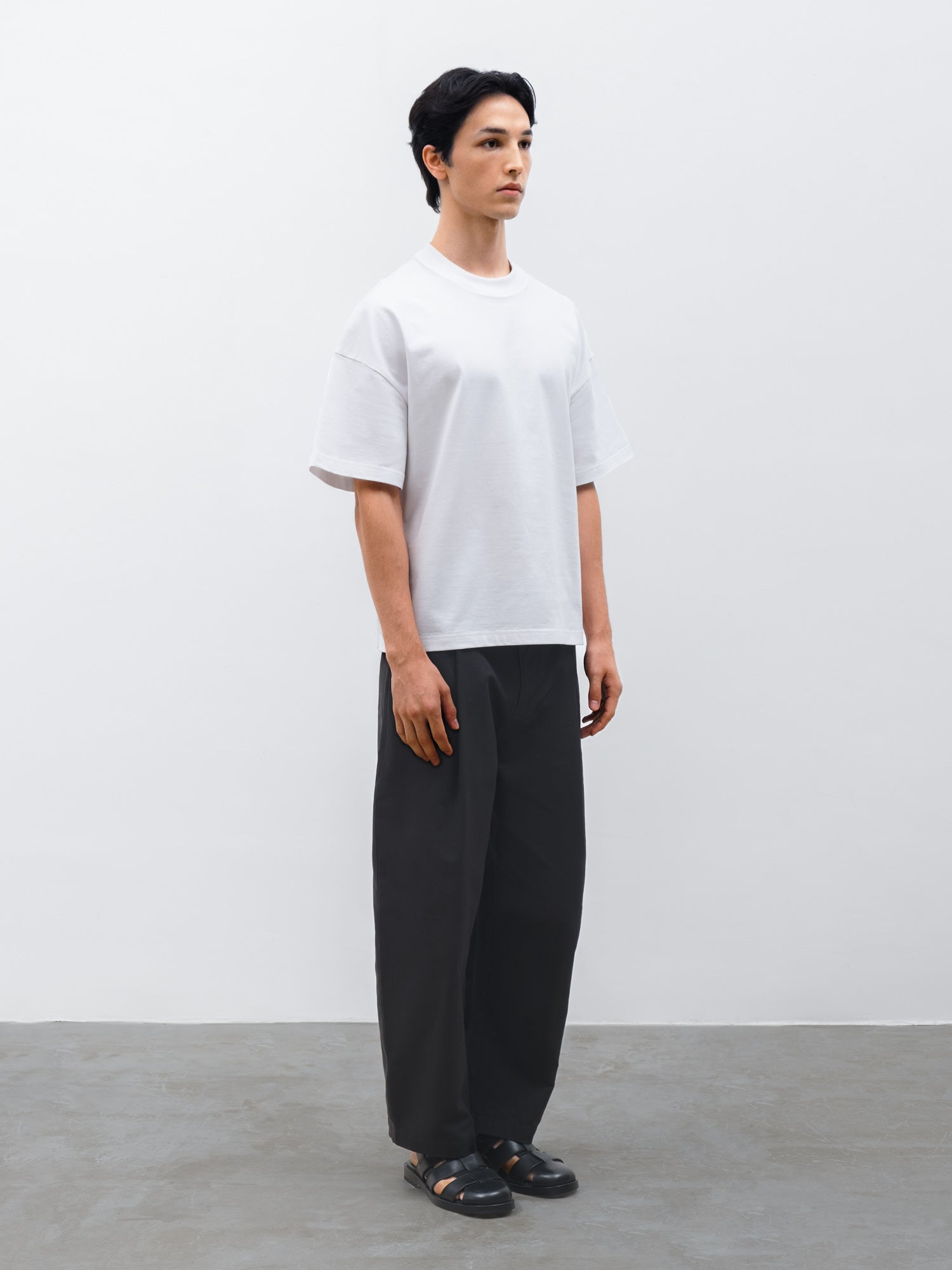 Men Cale Oversized Relaxed Crew Neck T-shirt in White and Silo Barrel Pant in Black