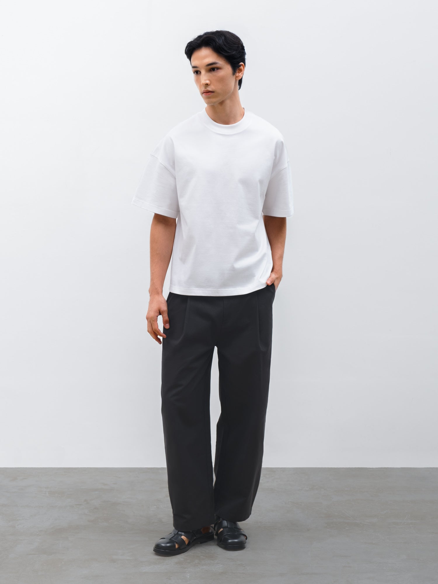 Men Cale Oversized Relaxed Crew Neck T-shirt in White and Silo Barrel Pant in Black