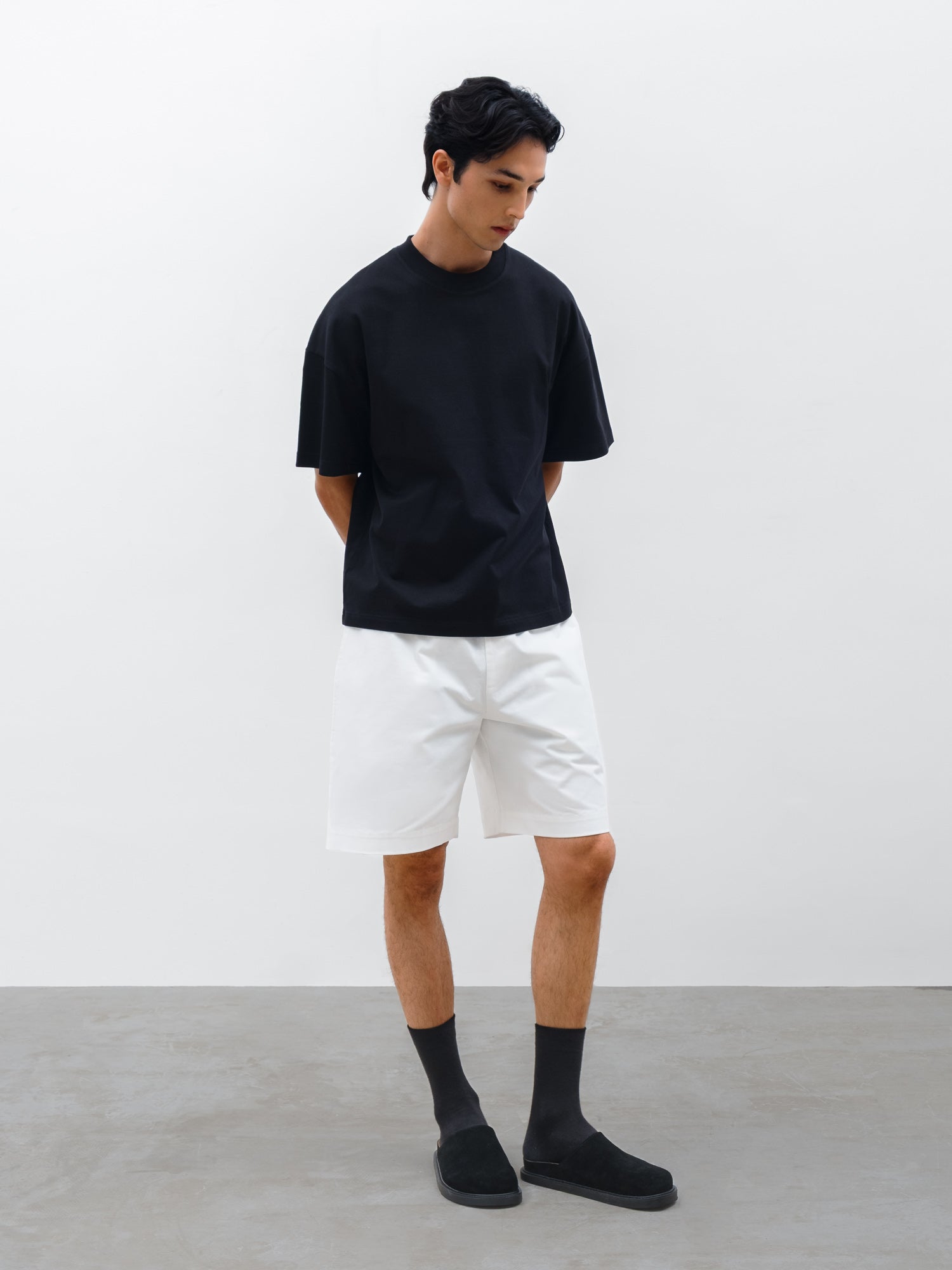 Men Cale Oversized Relaxed Crew Neck T-shirt in Black and Casel Short in White