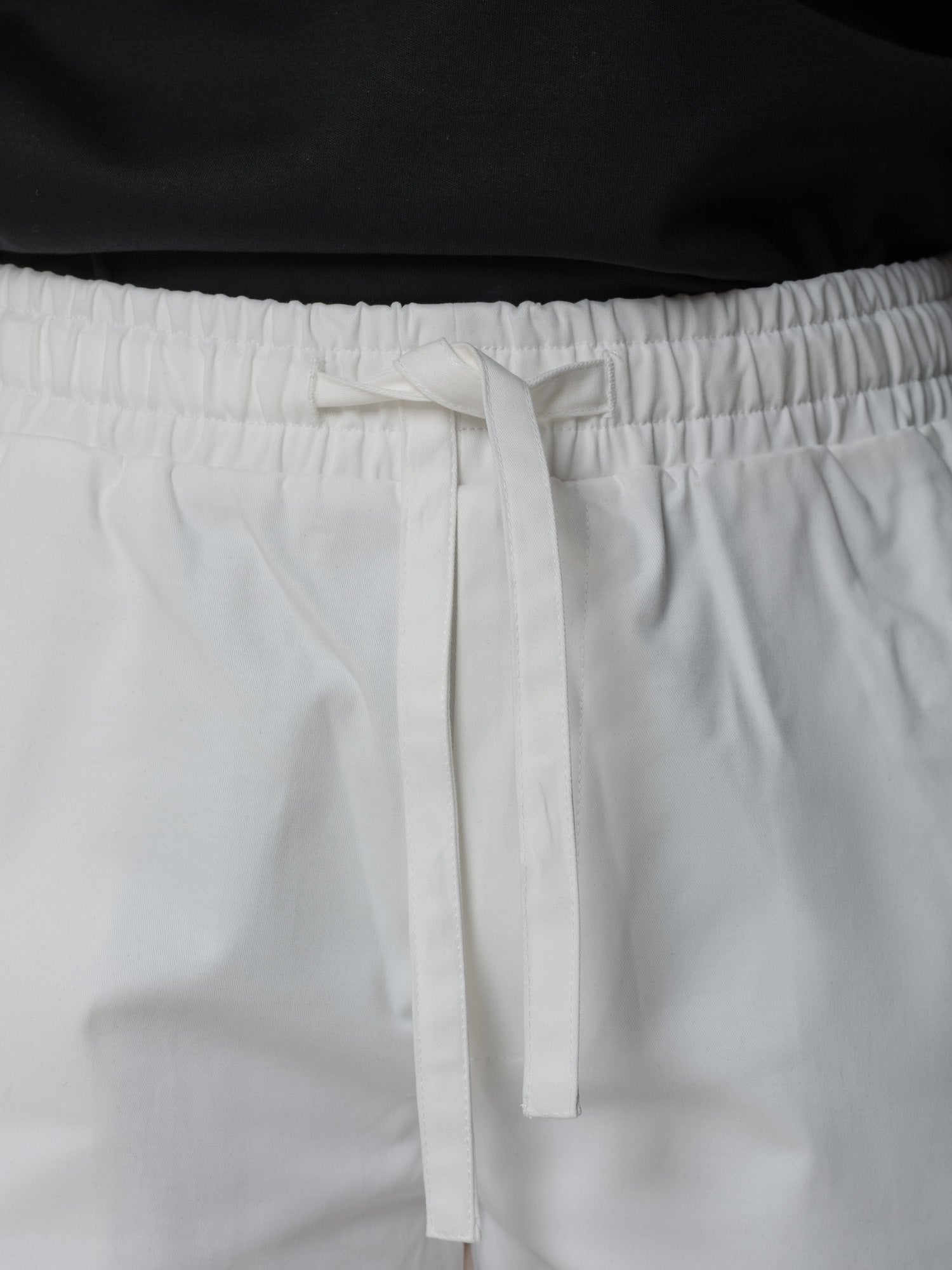 Men Cale Oversized Relaxed Crew Neck T-shirt in Black and Casel Short in White