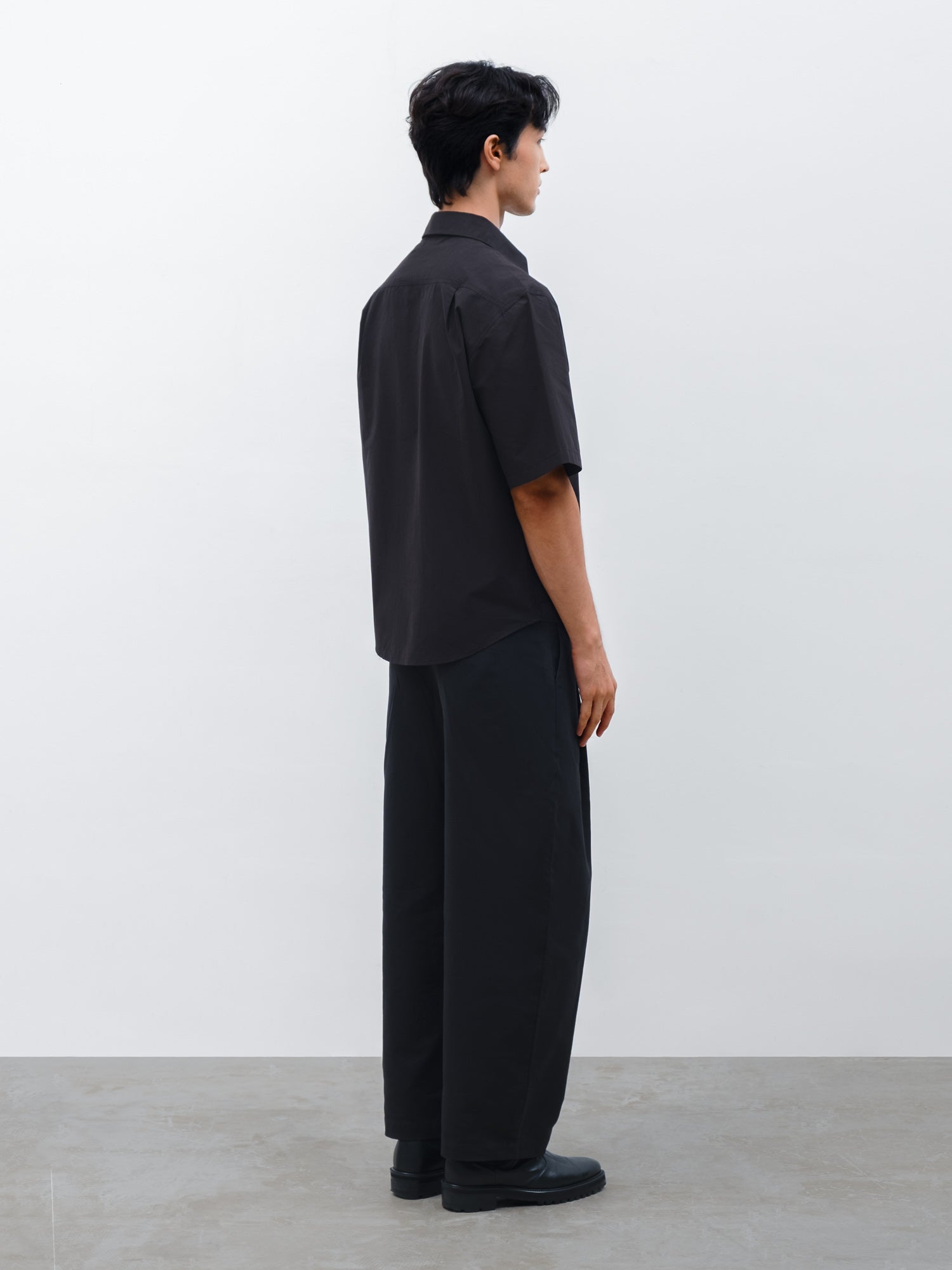 Men Slate Shirt in Black and Silo Barrel Pant in Black
