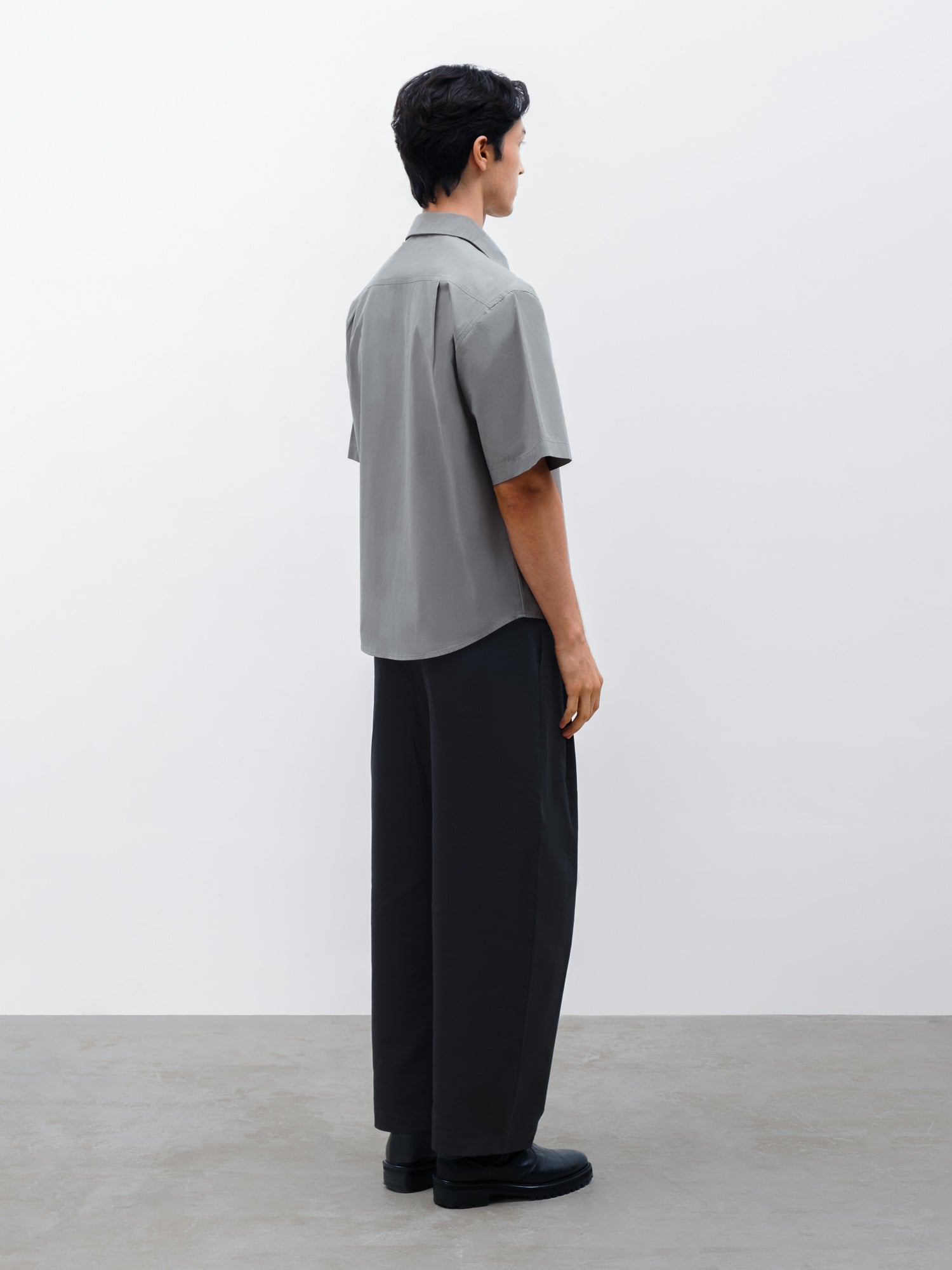 Men Slate Shirt in Stone Black and Silo Barrel Pant in Black