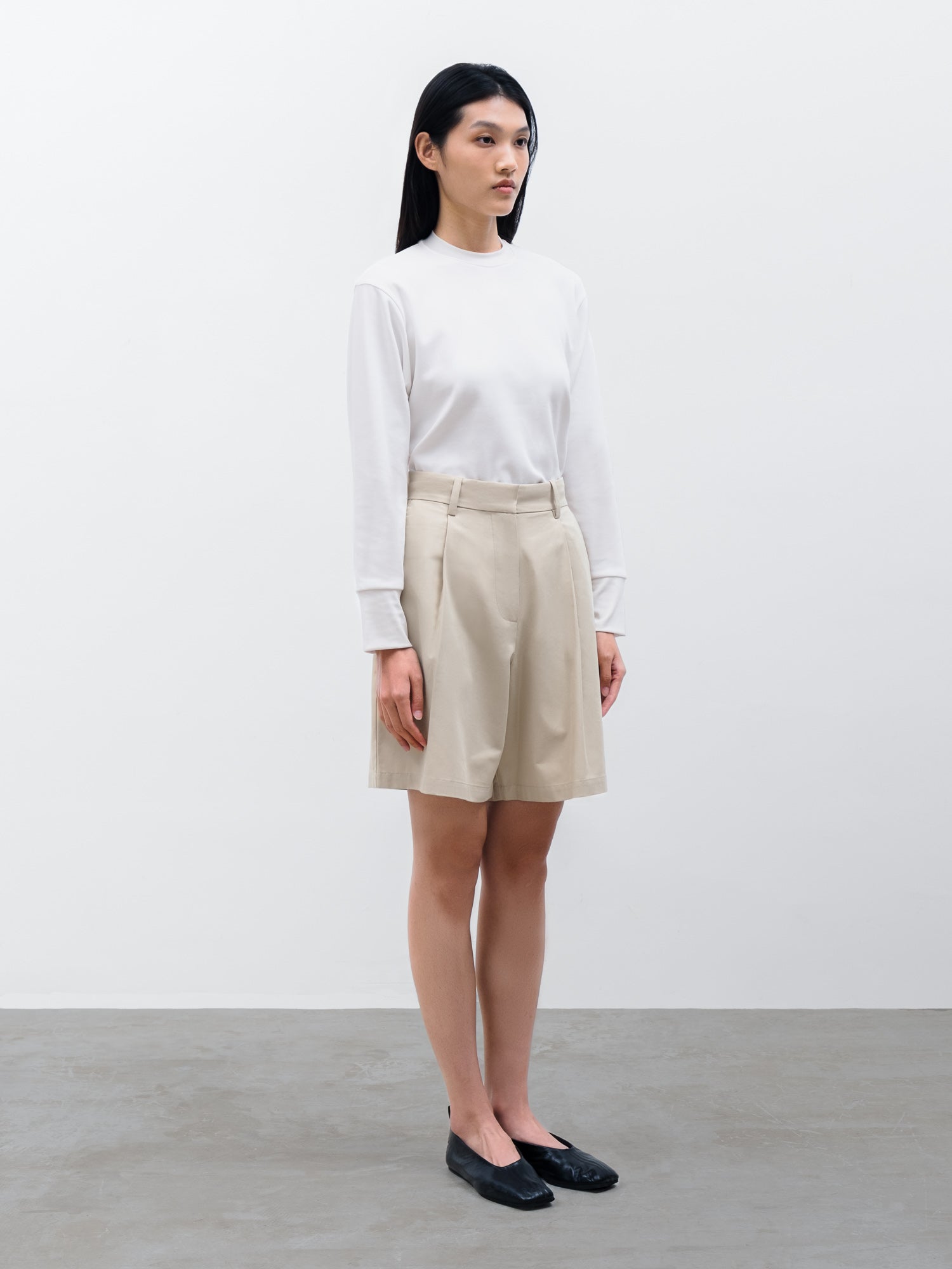 Women Orin Long Sleeve T-shirt in White and Kian Short in Camel