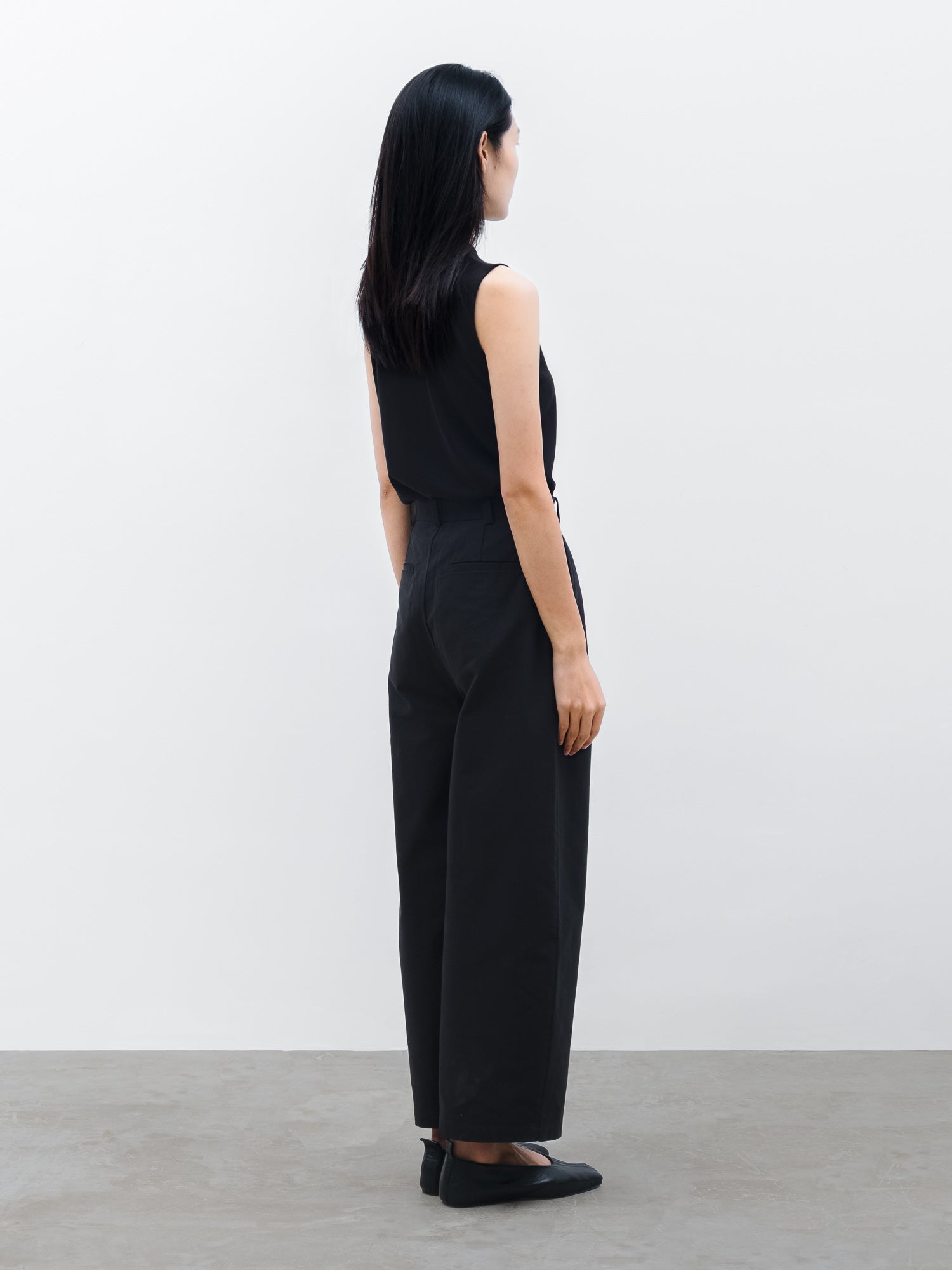 Women Lio Tencel Tank in Black and Vault Barrel Pant in Black