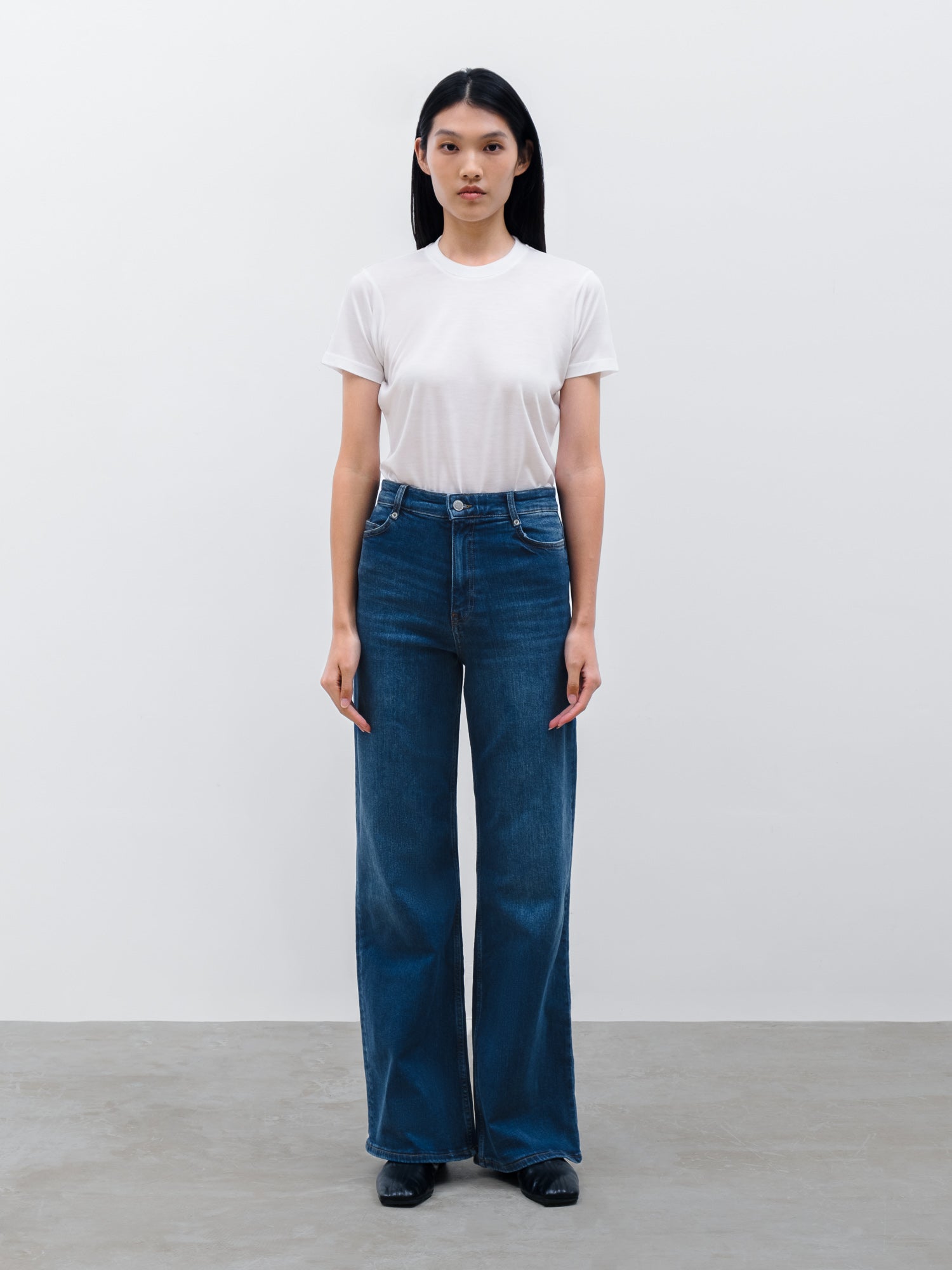 Women Miro Tencel Crew Neck T-shirt in White and Blue Straight Leg Denim