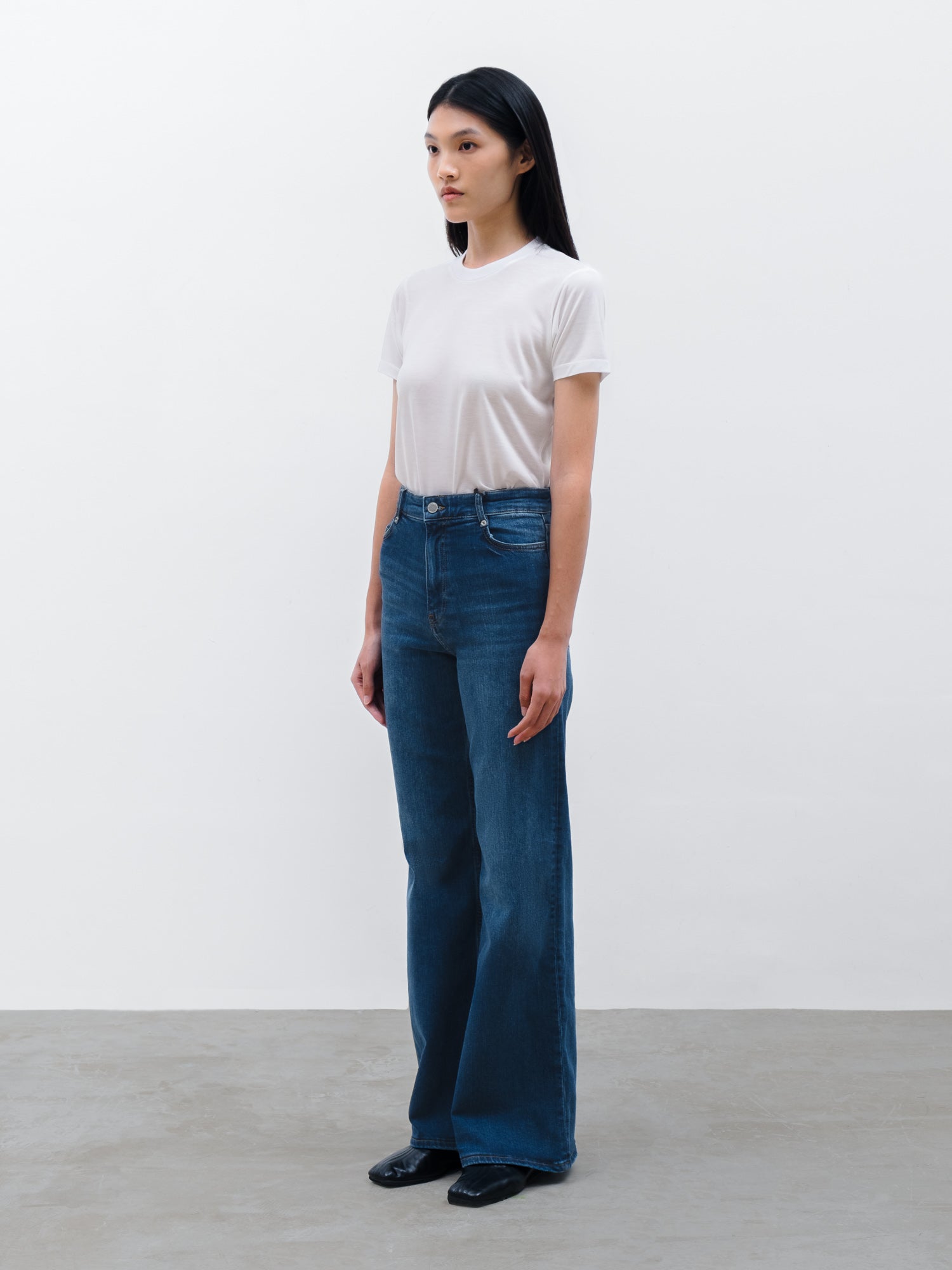 Women Miro Tencel Crew Neck T-shirt in White and Blue Straight Leg Denim