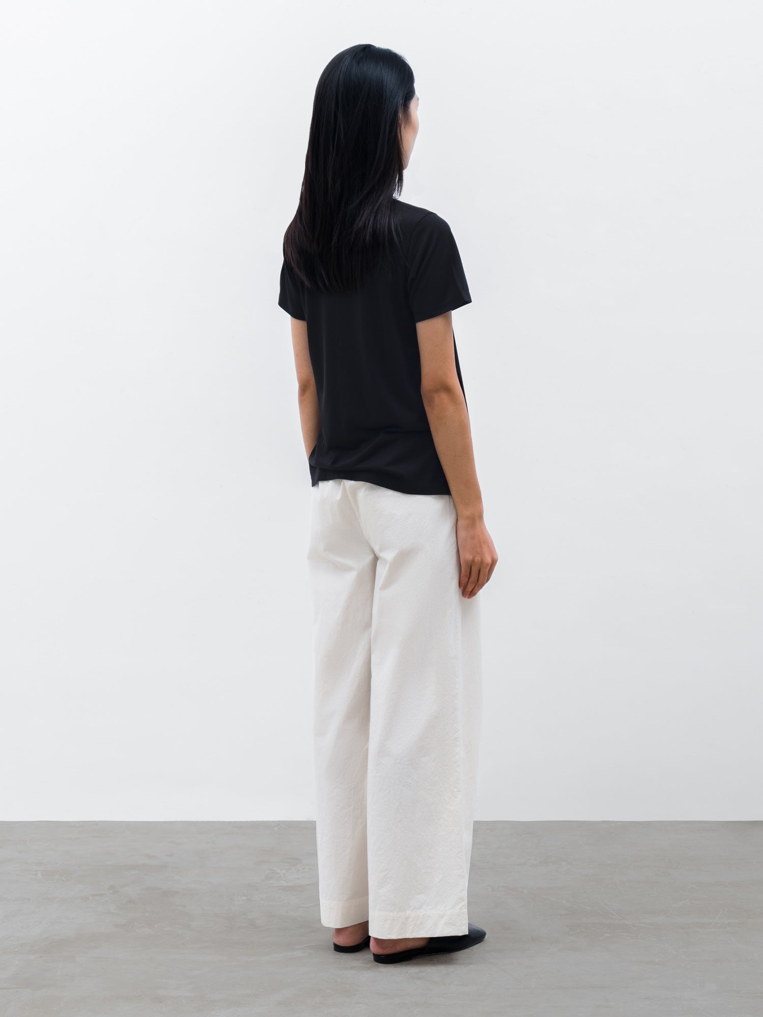 Women Ren Tencel V Neck T-shirt in Black and Wide Leg Trouser in Cream