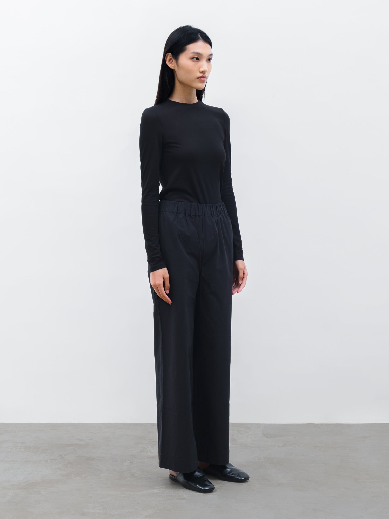 WOMENS LUEN TENCEL LONG SLEEVE TOP IN BLACK