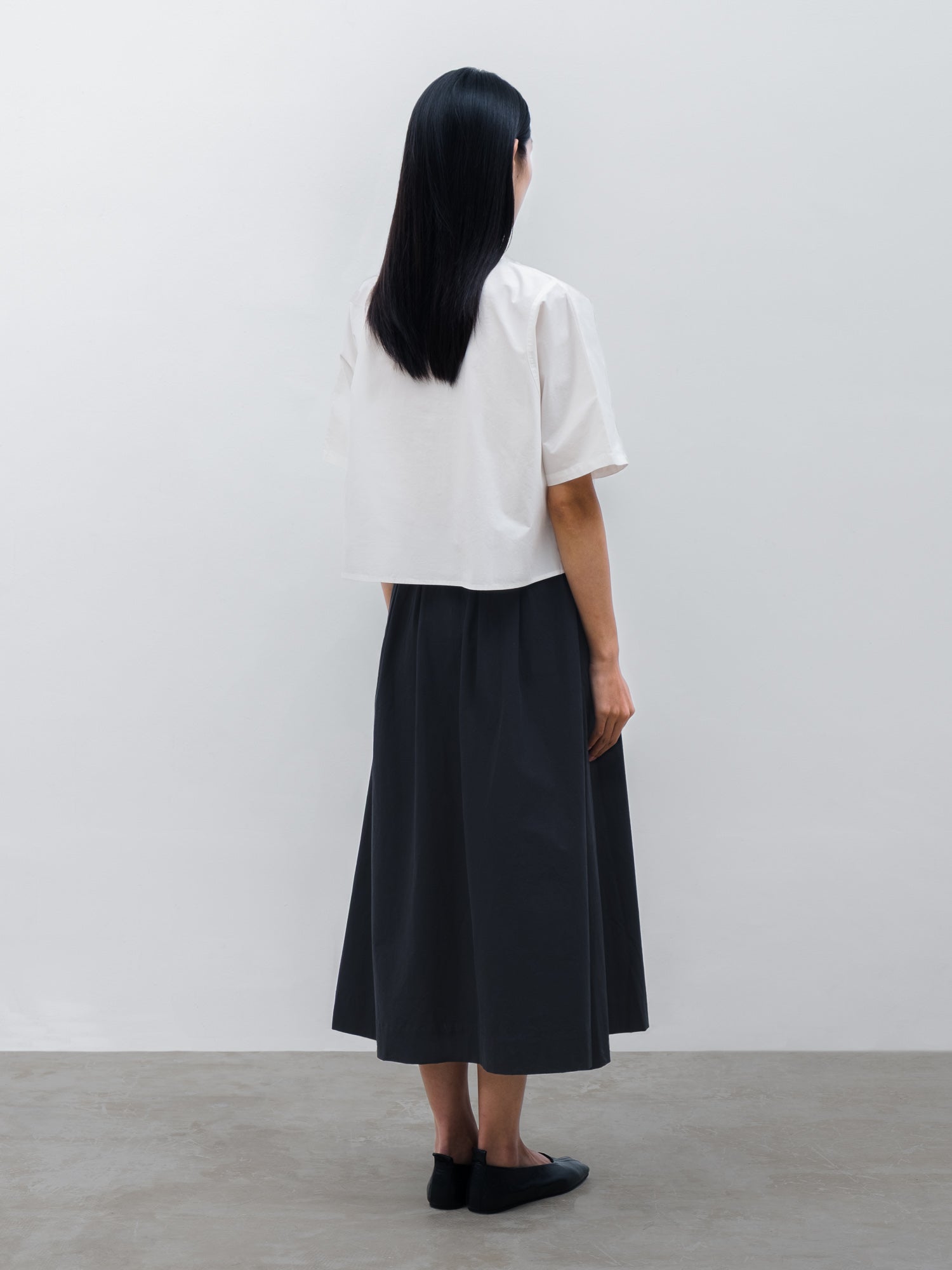 Women Soren Short Sleeve Shirt in White and Pleated Maxi Skirt in Black