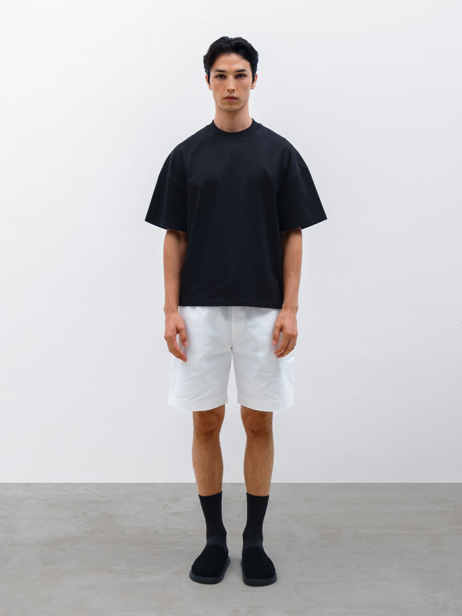 Men Cale Oversized Relaxed Crew Neck T-shirt in Black and Casel Short in White