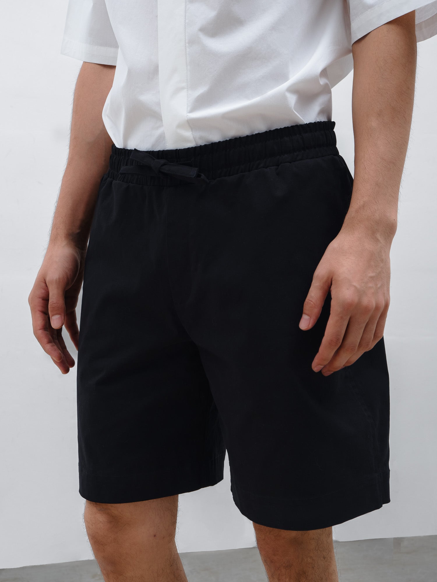 Men Slate Short Sleeve Shirt in White and Casel Short in Black