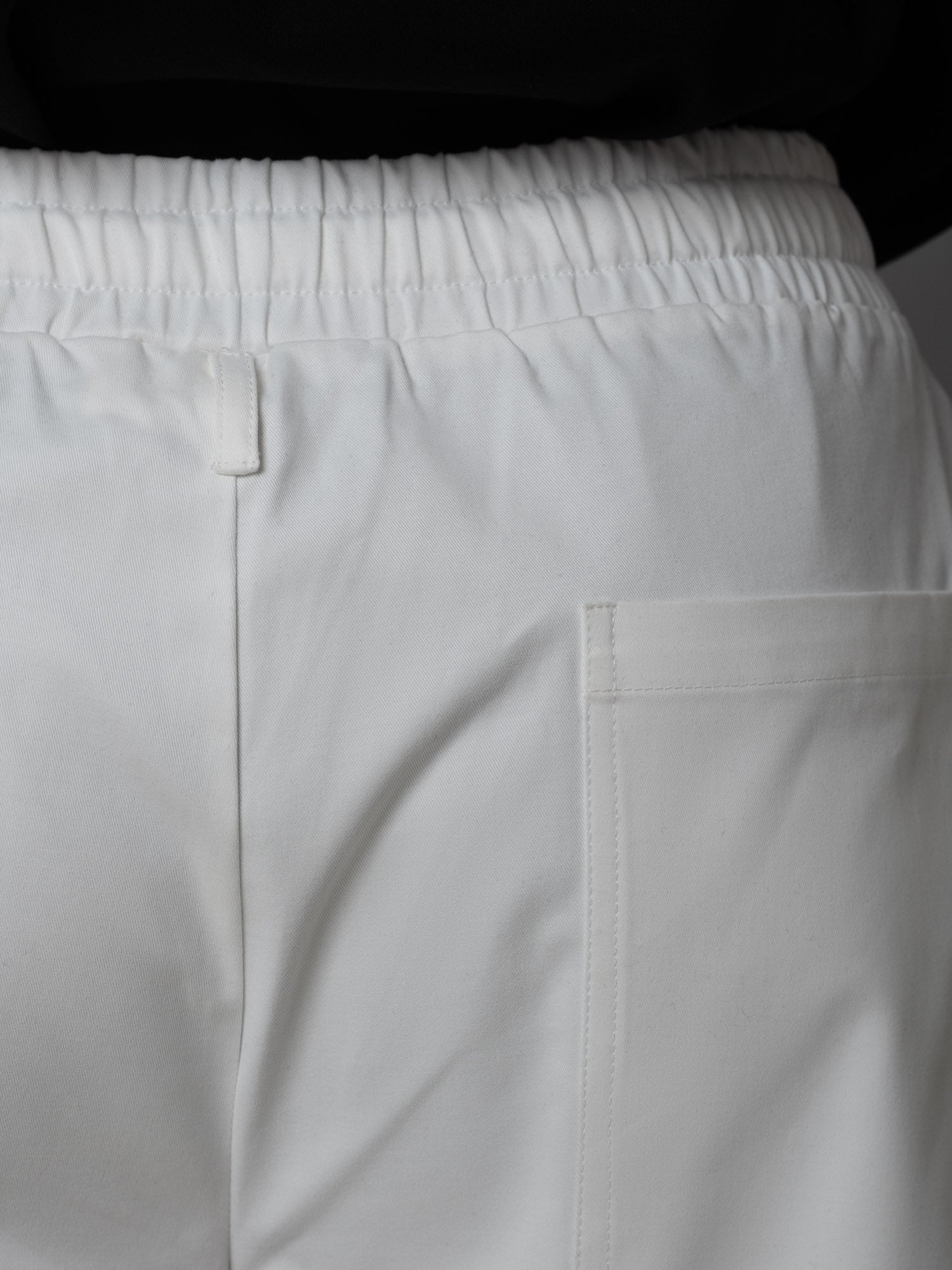 Men Cale Oversized Relaxed Crew Neck T-shirt in Black and Casel Short in White