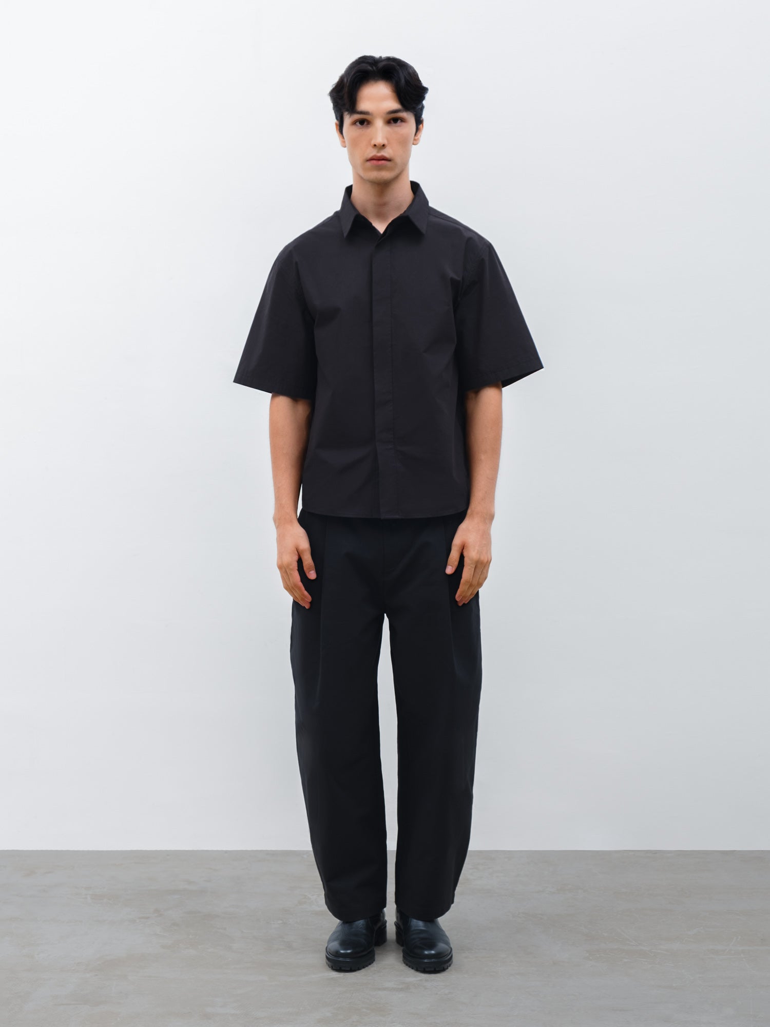 Men Slate Shirt in Black and Silo Barrel Pant in Black