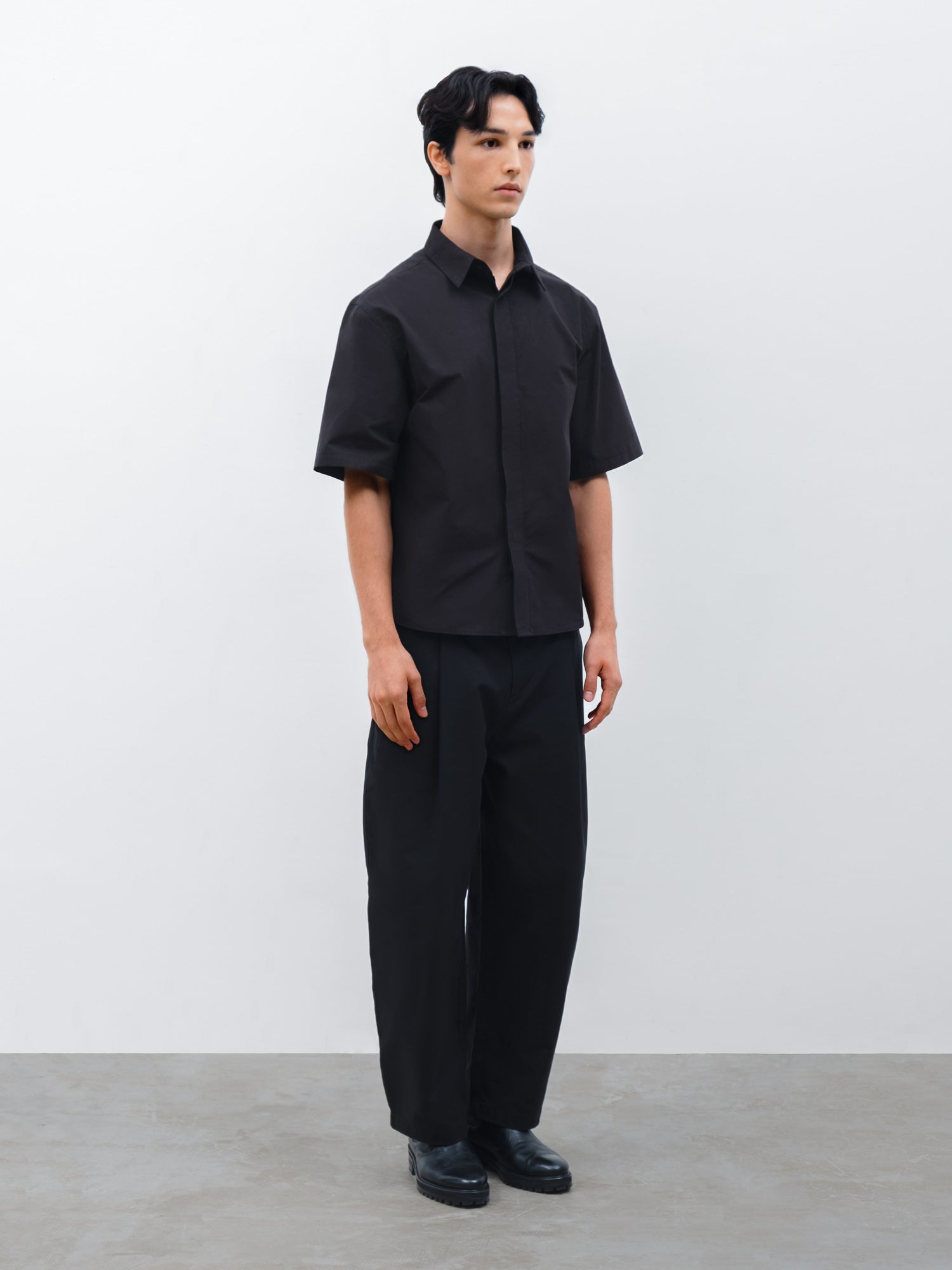 Men Slate Shirt in Black and Silo Barrel Pant in Black