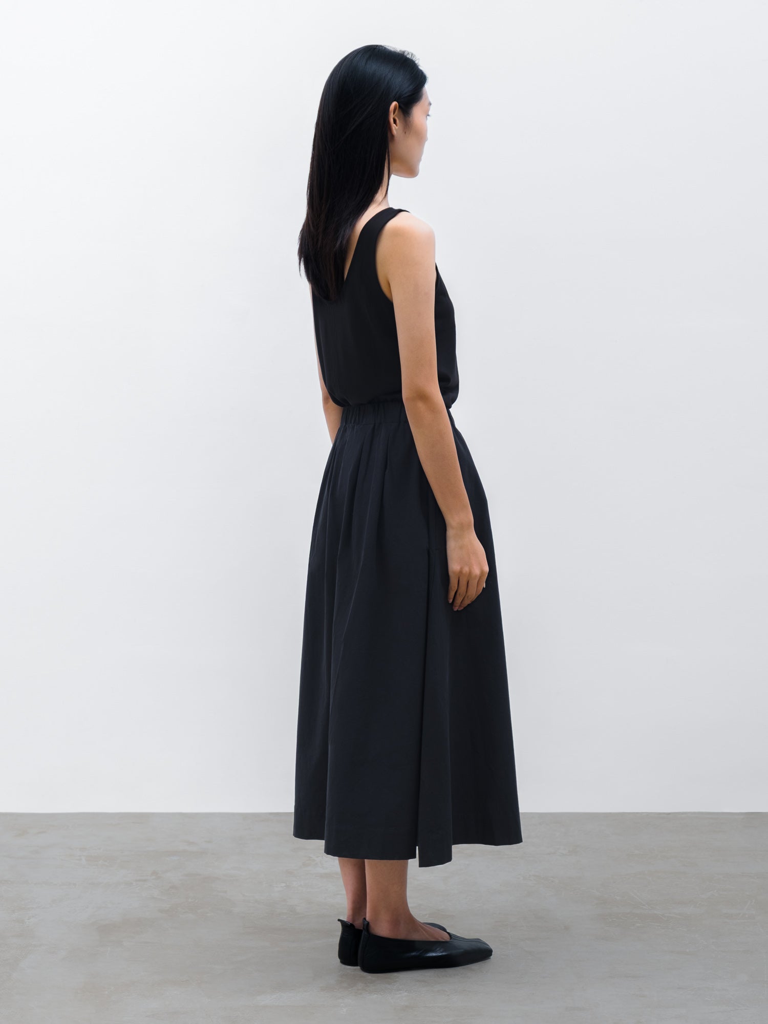 Women Kair Tencel Relaxed Tank in Black and Pleated Maxi Skirt in Black