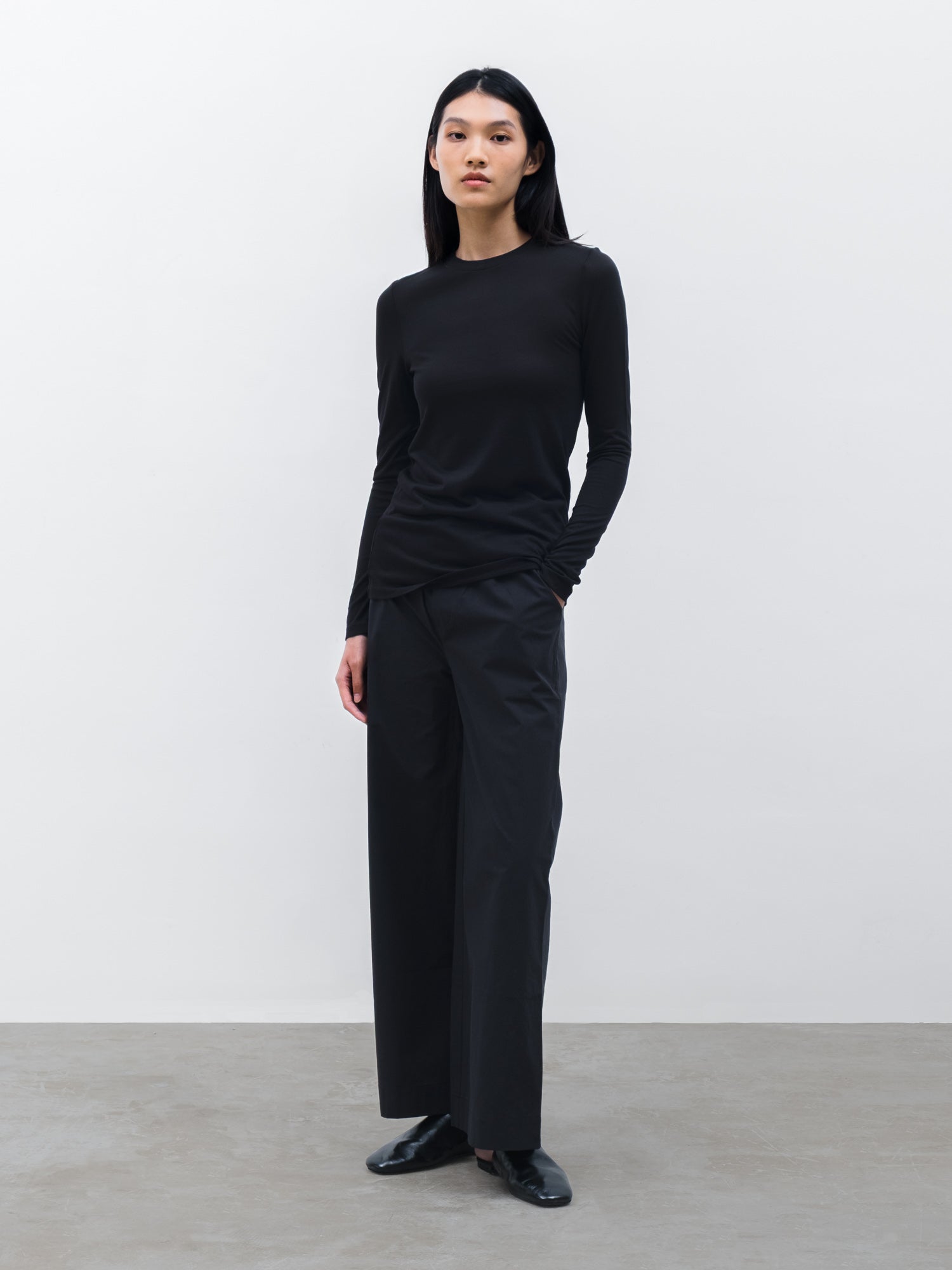 WOMENS LUEN TENCEL LONG SLEEVE TOP IN BLACK