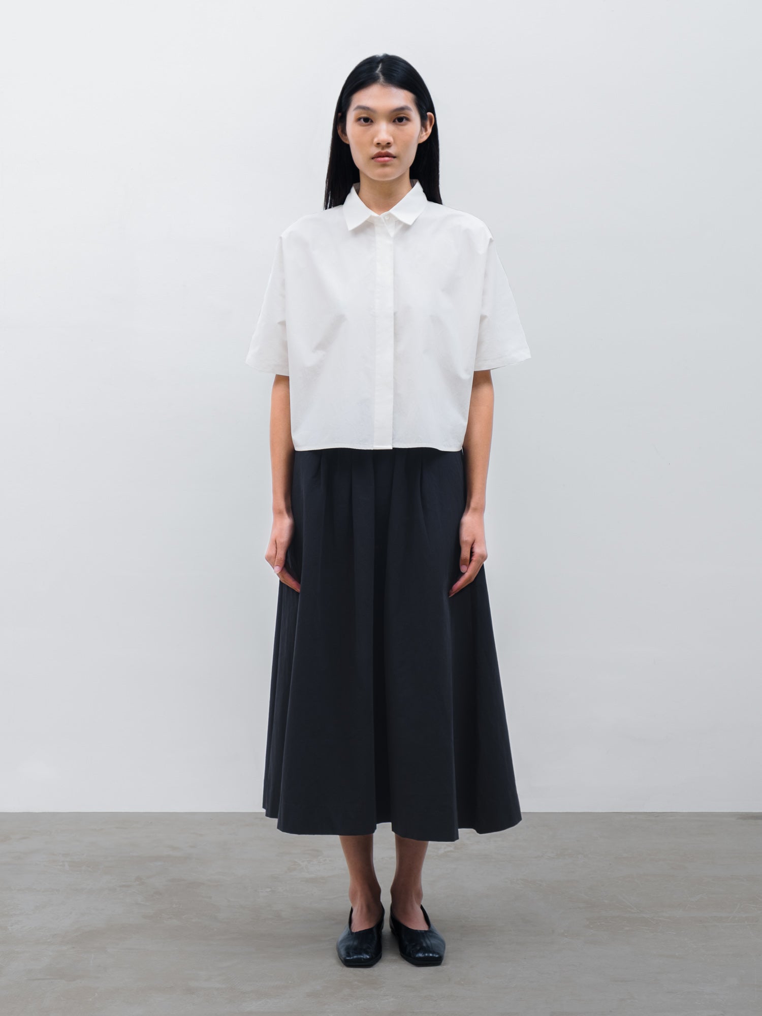 Women Soren Short Sleeve Shirt in White and Pleated Maxi Skirt in Black